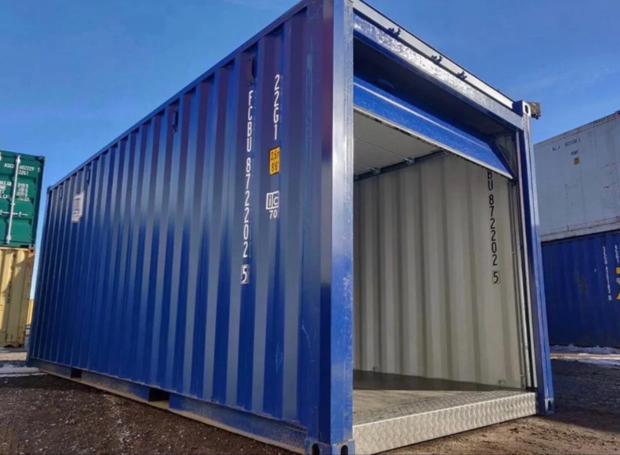 Contenedor 30 pies con puerta garaje azul